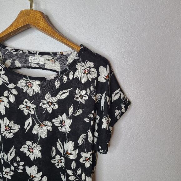 Maurices Size Large Black Floral‎ Print Top - Picture 3 of 11